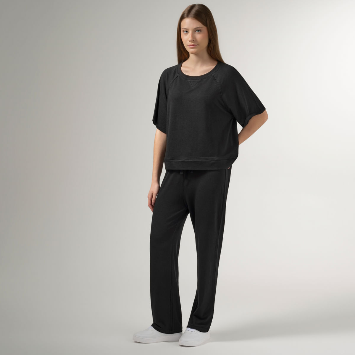 17 12 0003 Conjunto Leona Preto 004